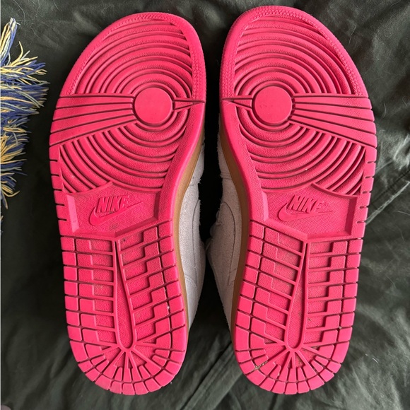 Jordan 1 Low Hyper Pink - Picture 5 of 7